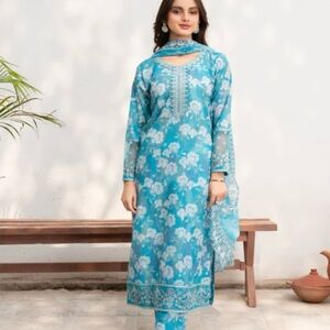 Brand new without tag Agha Jaan 3 piece Pakistani suit size small